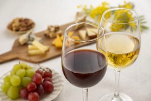 ワインは身体に良いって本当？ポリフェノール効果と健康の話【赤白ワインの栄養】